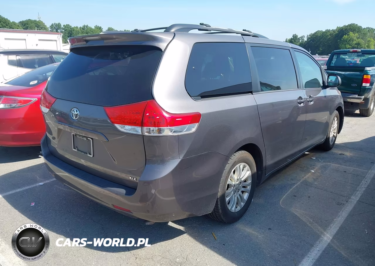 2011 Toyota Sienna Xle V6 VIN:5TDYK3DC1BS166823 - 4