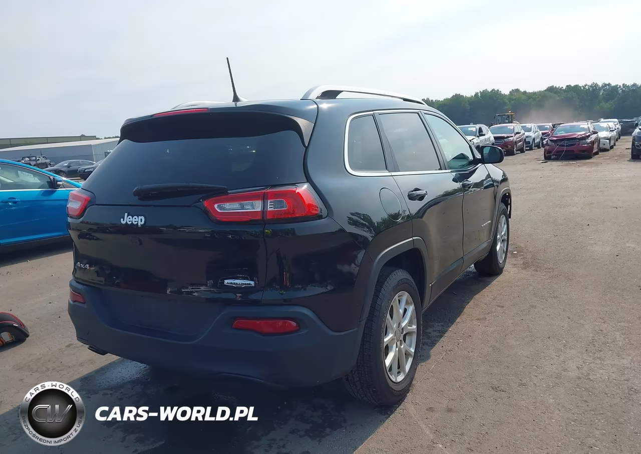 2017 Jeep Cherokee Latitude VIN:1C4PJMCB2HD217697 - 4