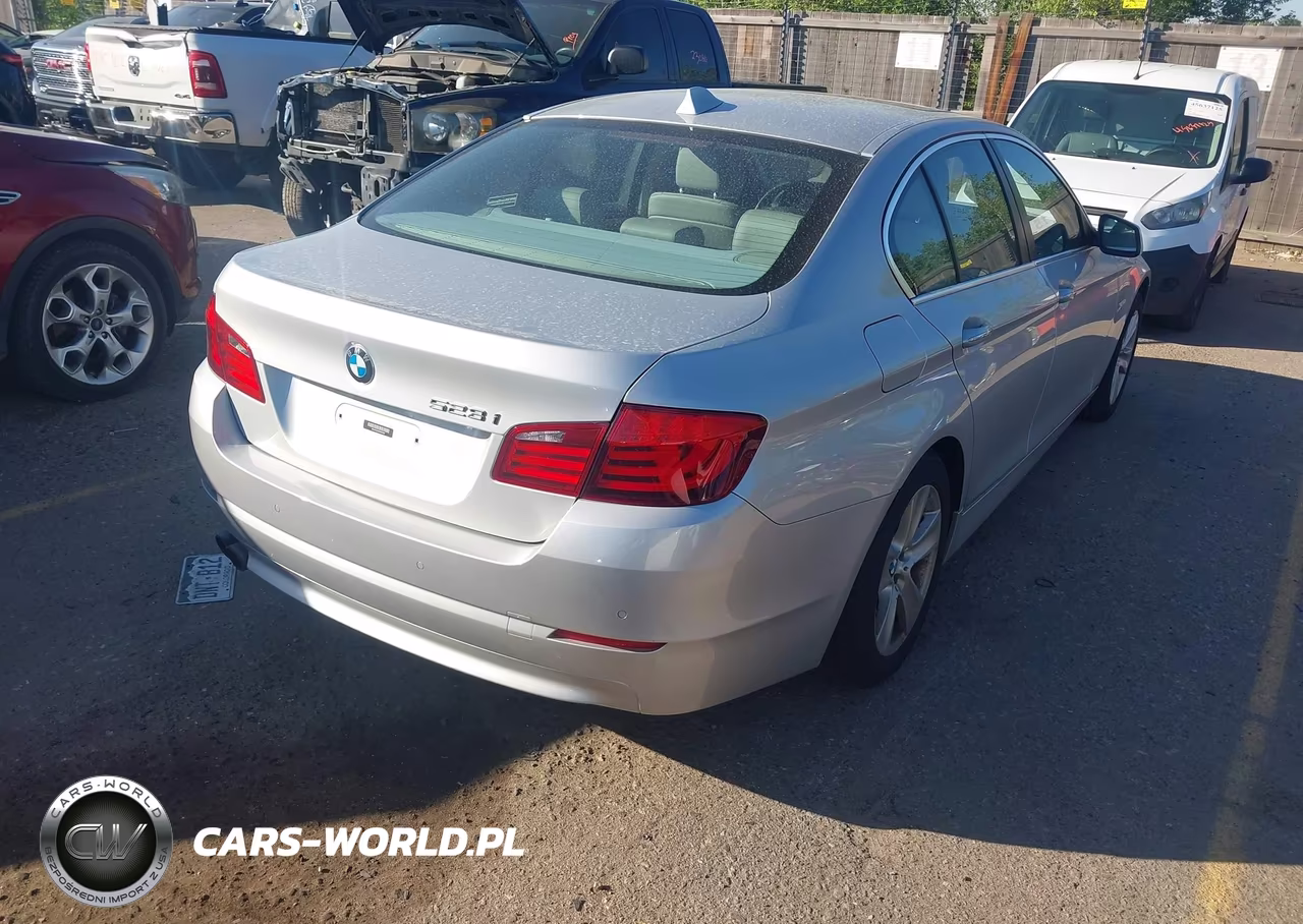 2012 BMW 528I xDrive VIN:WBAXH5C50CDW03598 - 4