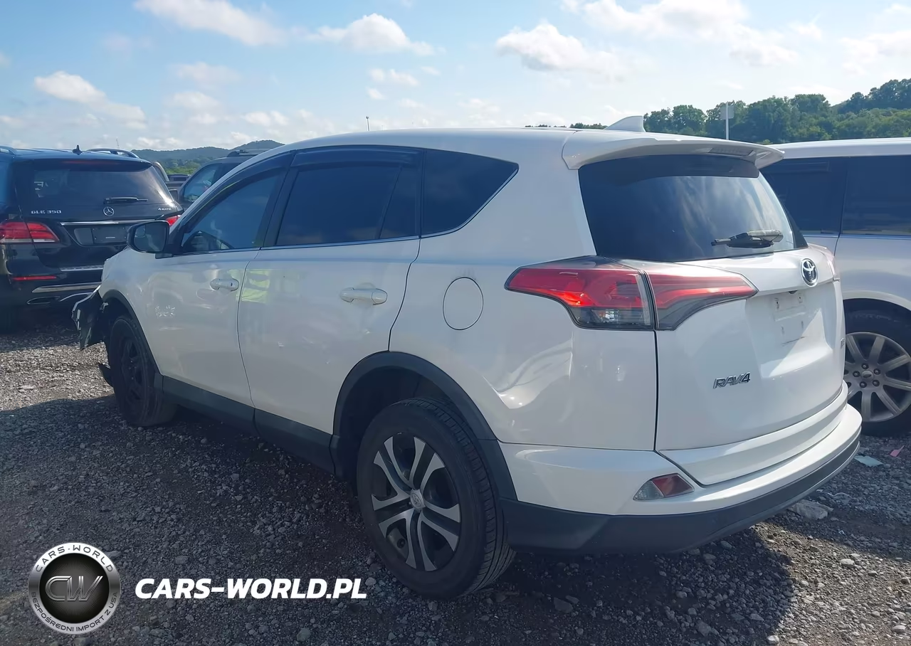 2018 Toyota Rav4 Le VIN:2T3ZFREV8JW431312 - 3
