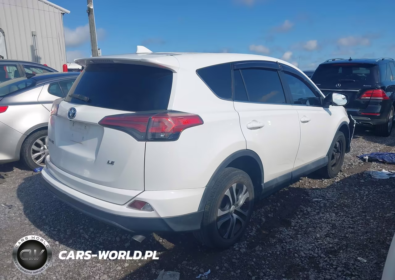 2018 Toyota Rav4 Le VIN:2T3ZFREV8JW431312 - 4