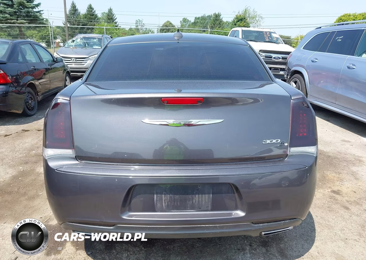 2015 Chrysler 300 300S VIN:2C3CCABG4FH797317 - 16