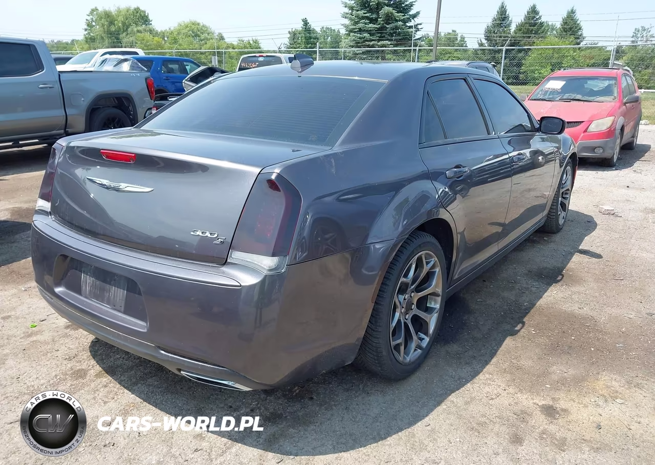 2015 Chrysler 300 300S VIN:2C3CCABG4FH797317 - 4