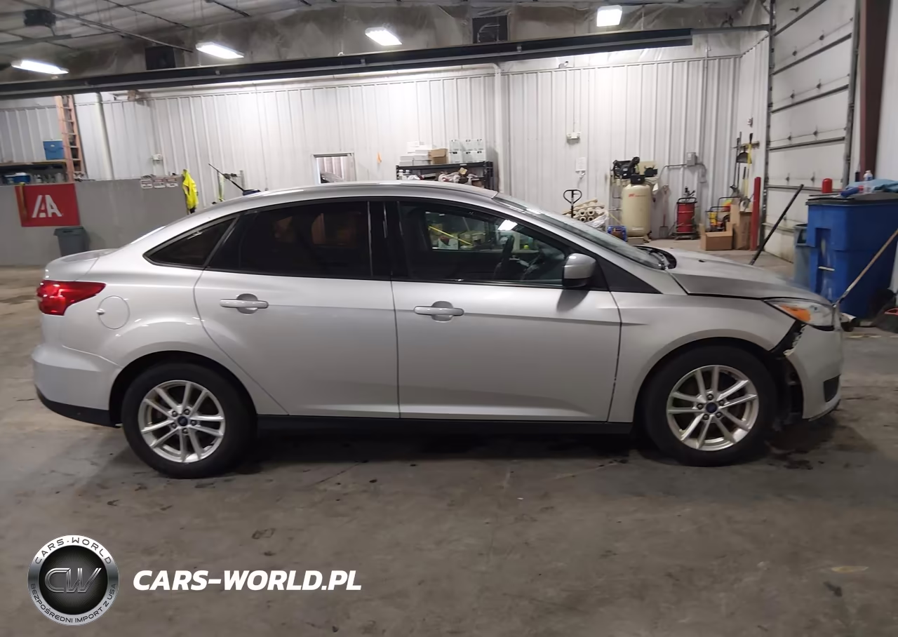 2018 Ford Focus Se VIN:1FADP3FE0JL325559 - 13