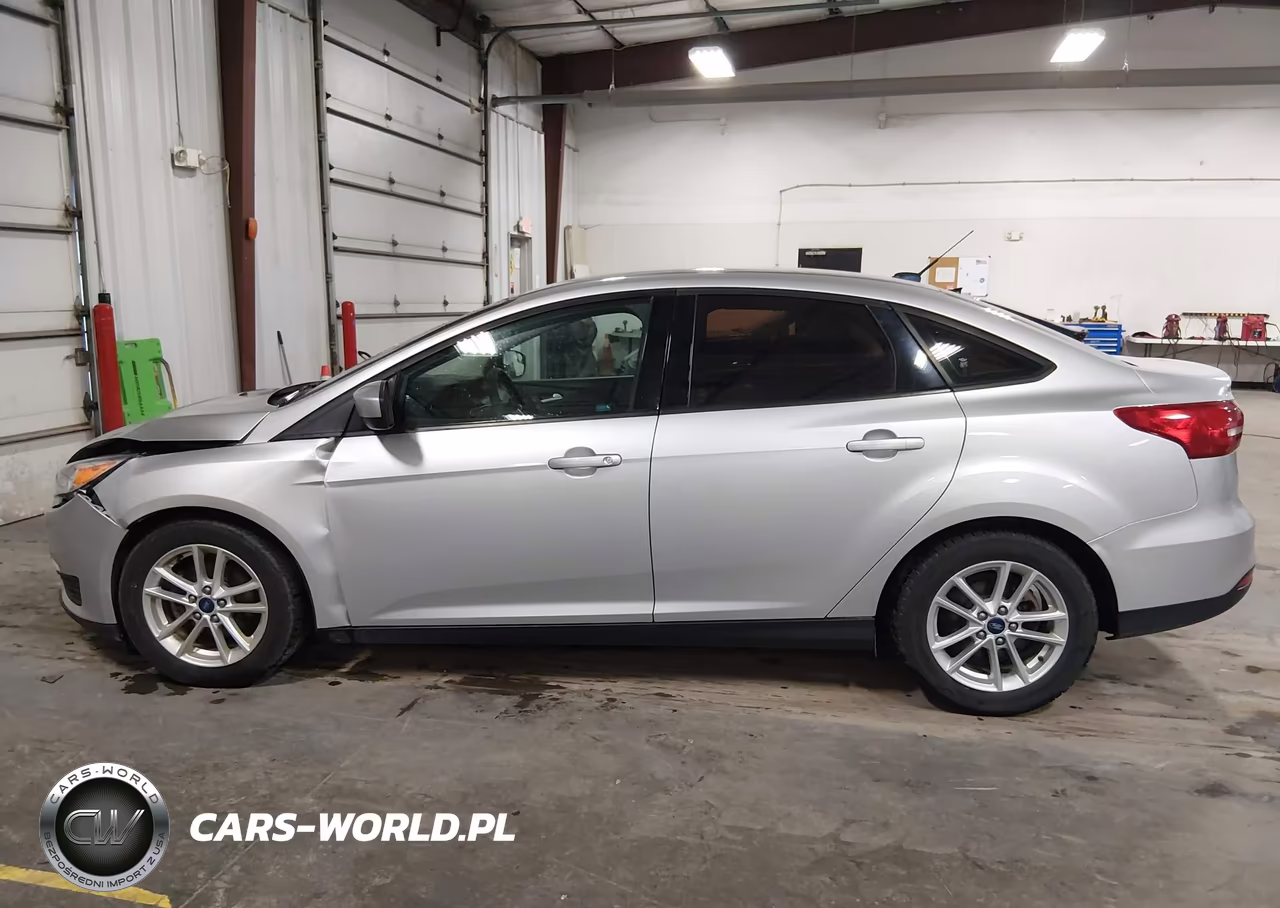 2018 Ford Focus Se VIN:1FADP3FE0JL325559 - 14