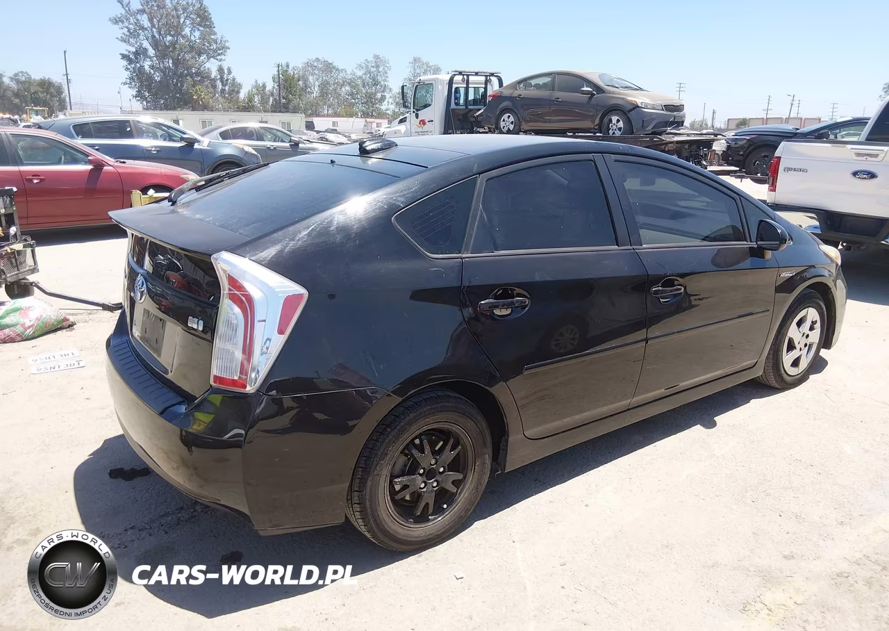 2015 Toyota Prius Four VIN:JTDKN3DU2F1960397 - 4