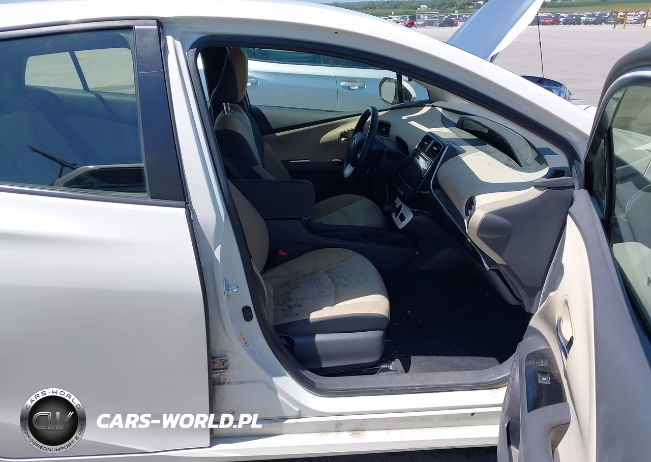 2017 Toyota Prius Two VIN:JTDKBRFU4H3565220 - 5