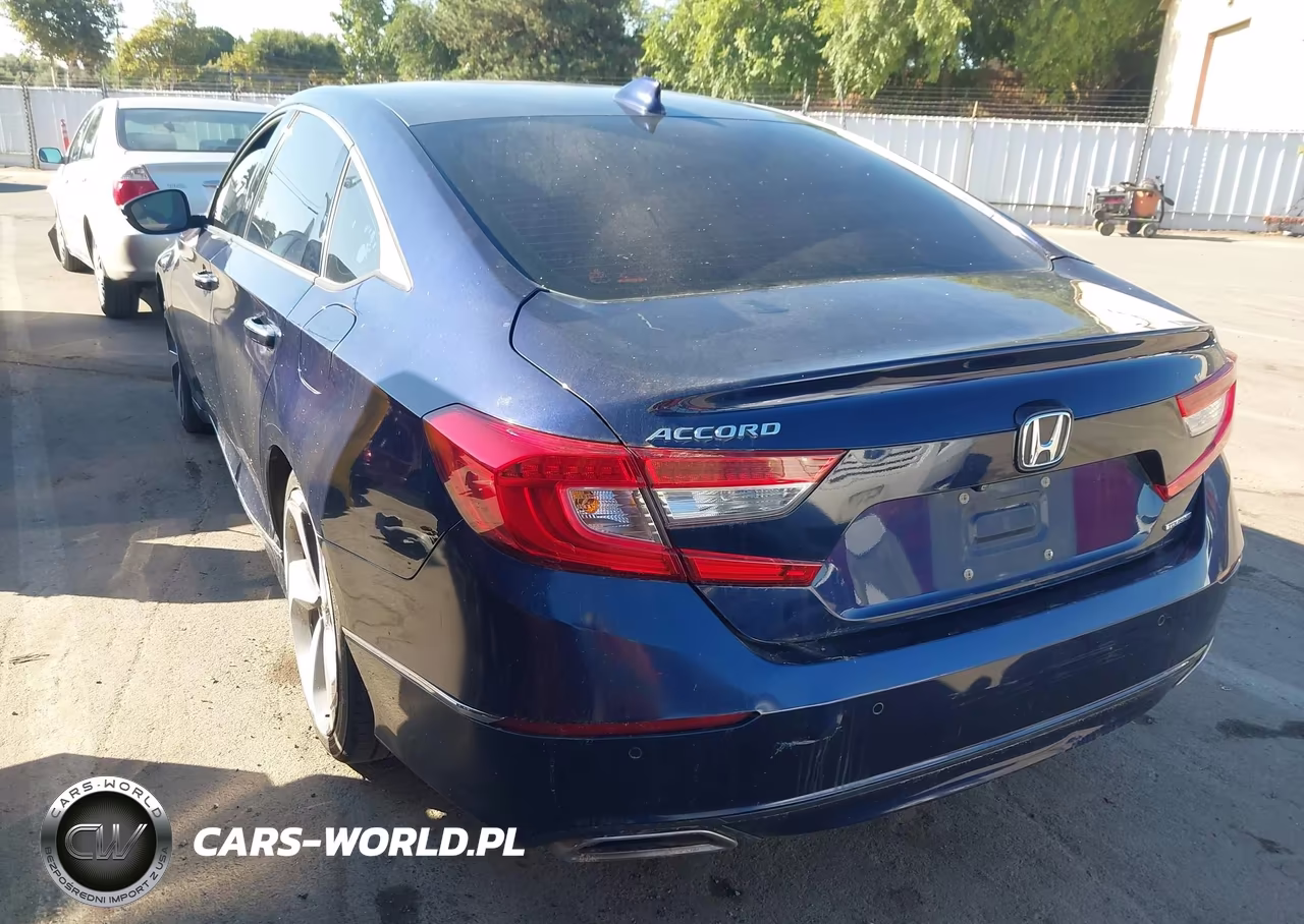 2018 Honda Accord Touring VIN:1HGCV1F96JA015285 - 3