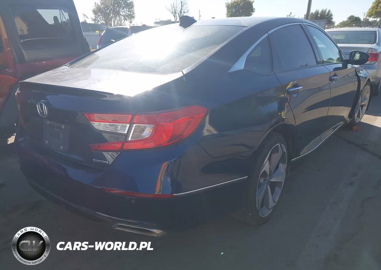 2018 Honda Accord Touring VIN:1HGCV1F96JA015285 - 4