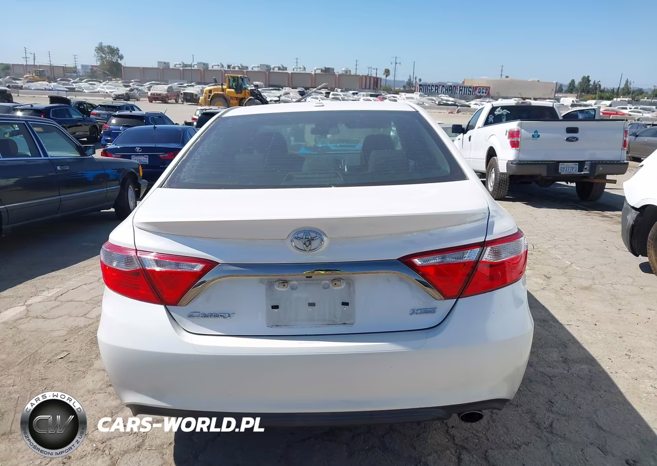 2016 Toyota Camry Xse VIN:4T1BF1FK5GU117495 - 16