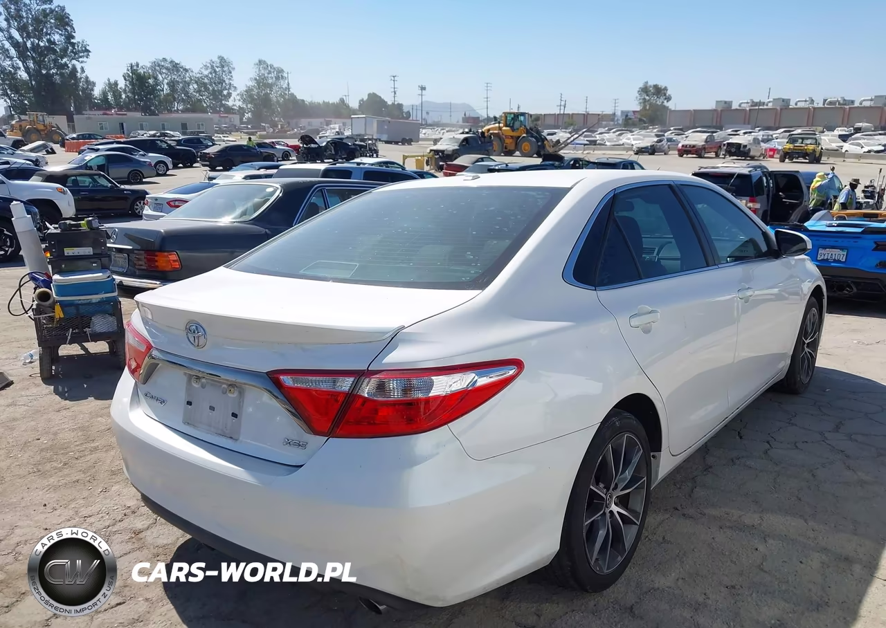 2016 Toyota Camry Xse VIN:4T1BF1FK5GU117495 - 4