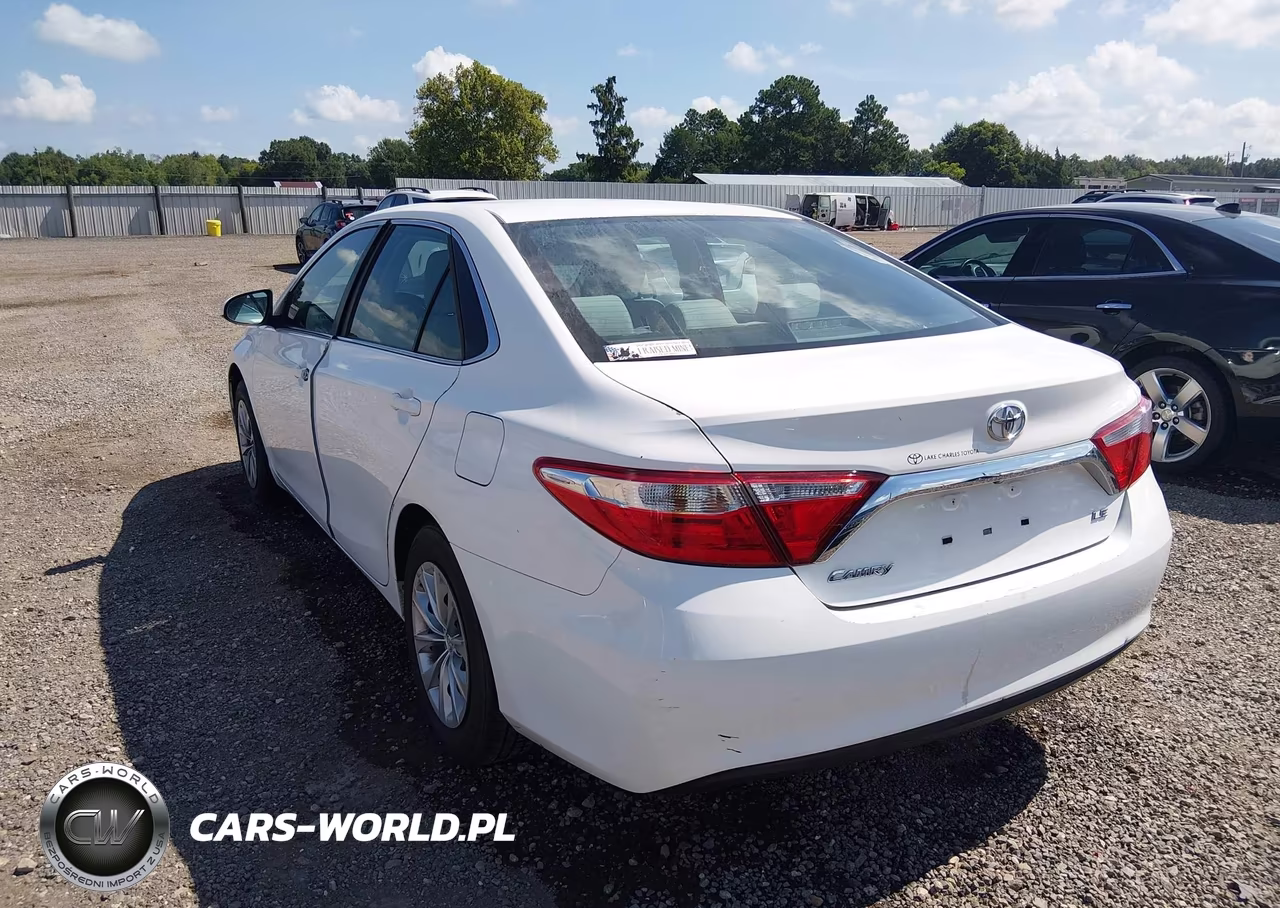 2015 Toyota Camry Le VIN:4T4BF1FK0FR462082 - 3