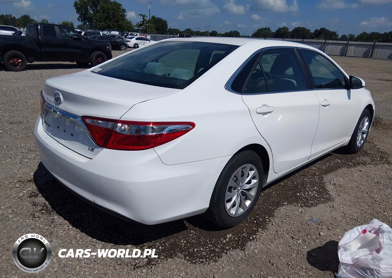 2015 Toyota Camry Le VIN:4T4BF1FK0FR462082 - 4