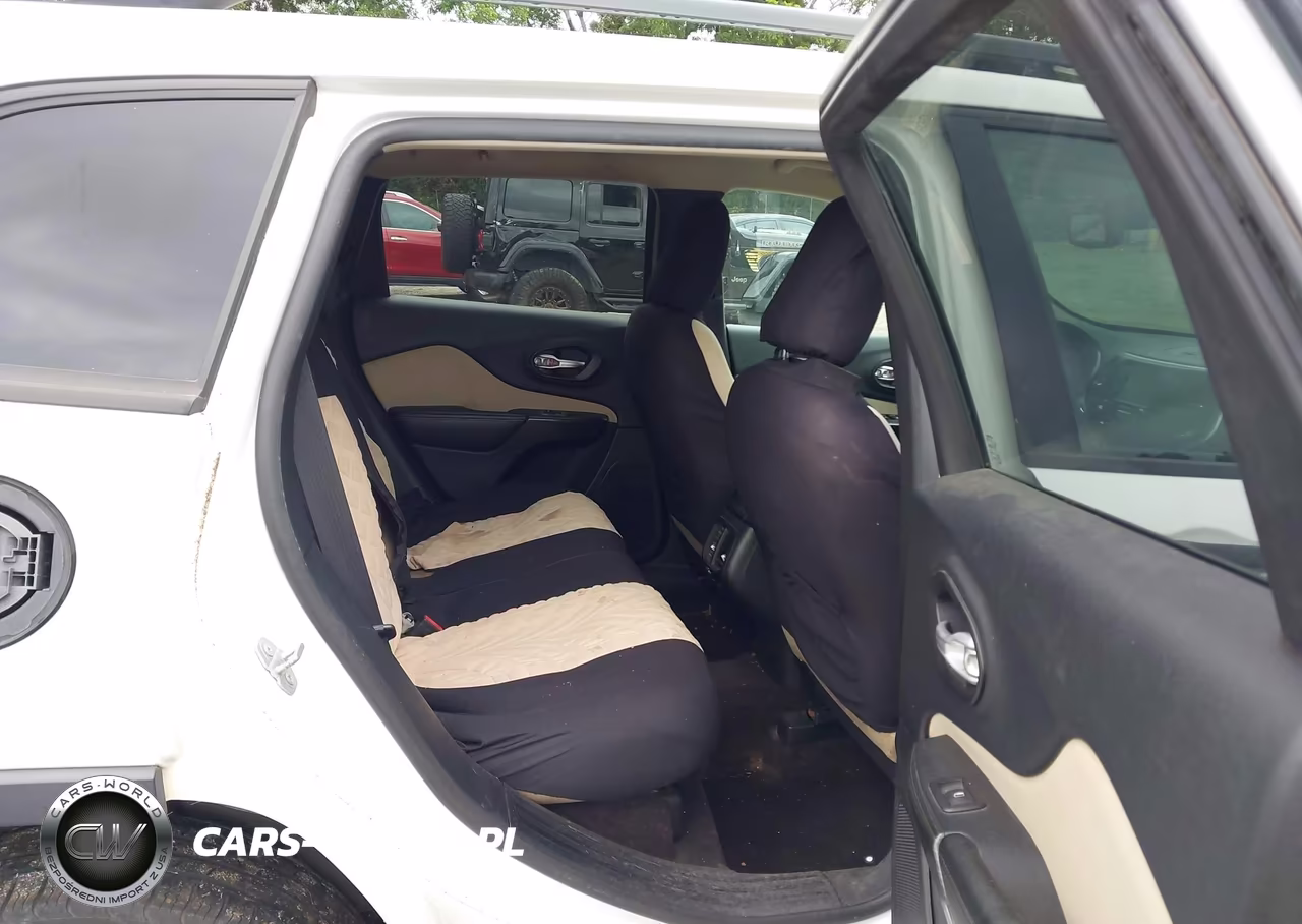 2016 Jeep Cherokee Sport VIN:1C4PJLAB8GW238196 - 8