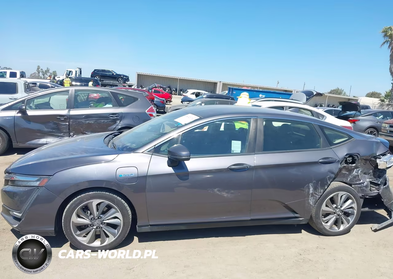 2018 Honda Clarity Plug-In Hybrid Touring VIN:JHMZC5F33JC004930 - 14