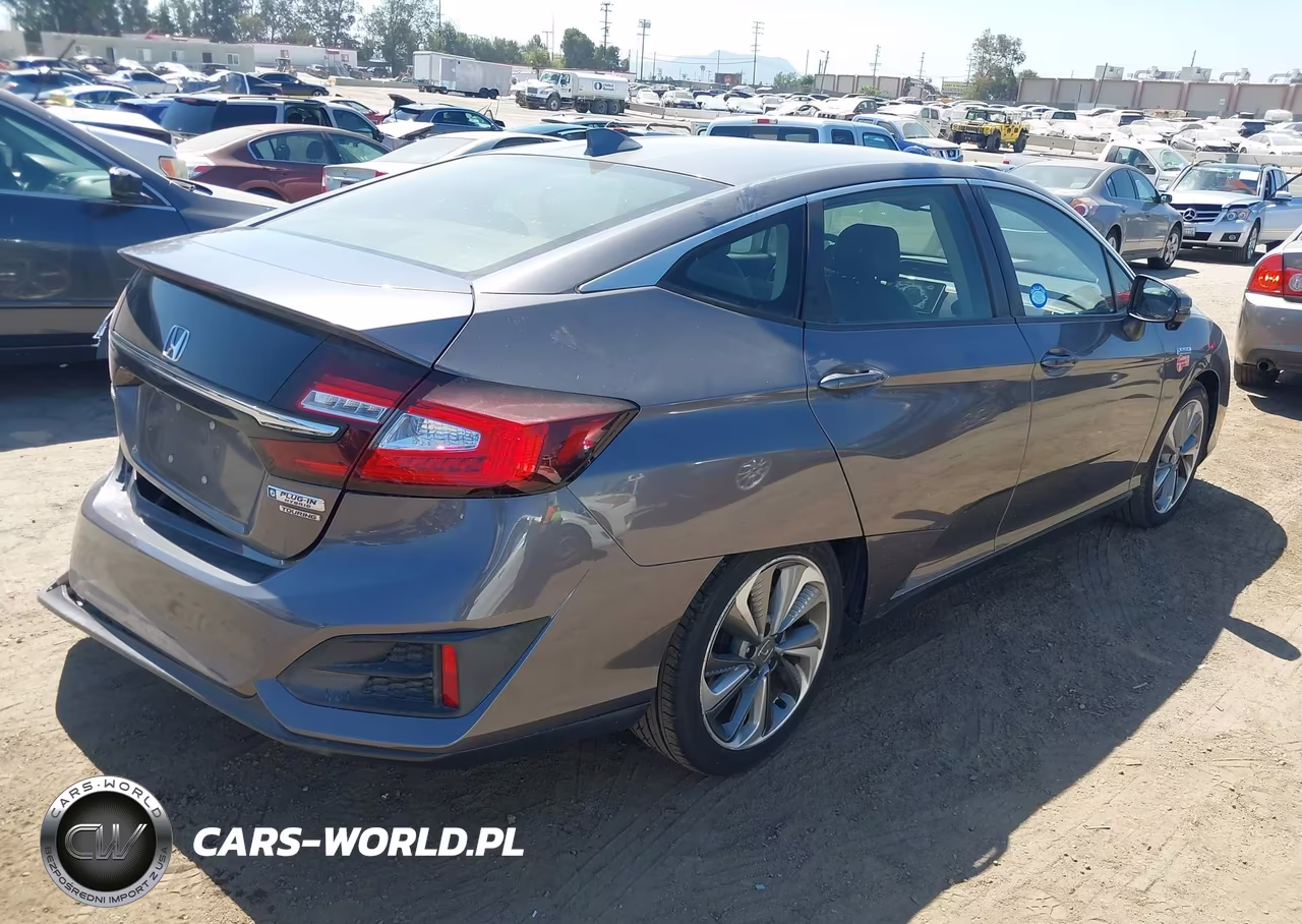 2018 Honda Clarity Plug-In Hybrid Touring VIN:JHMZC5F33JC004930 - 4