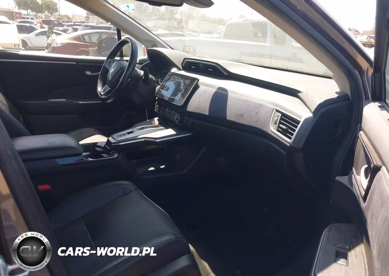 2018 Honda Clarity Plug-In Hybrid Touring VIN:JHMZC5F33JC004930 - 5