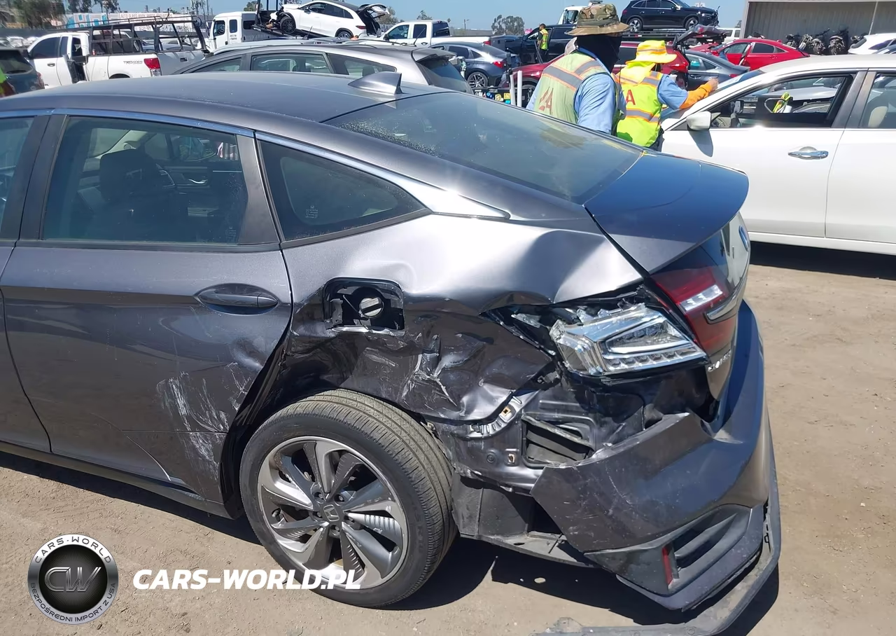 2018 Honda Clarity Plug-In Hybrid Touring VIN:JHMZC5F33JC004930 - 6
