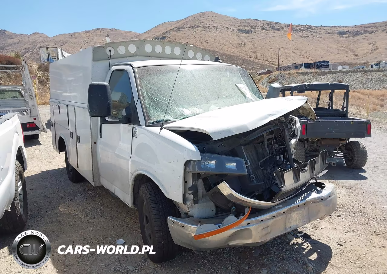 2017 Chevrolet Express Cutaway Work Van – zdjęcie 1 z 20
