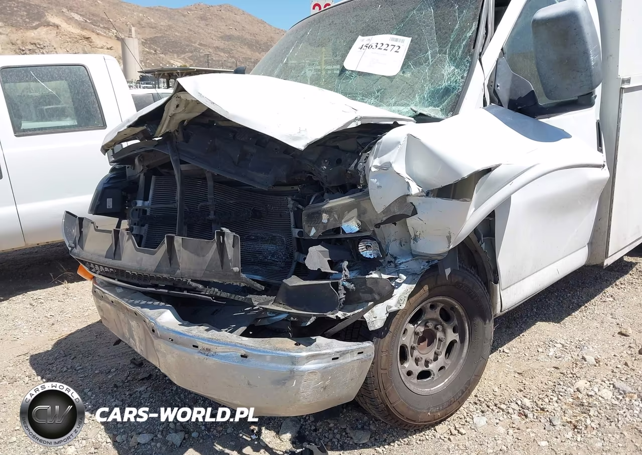 2017 Chevrolet Express Cutaway Work Van VIN:1GB0GRFG0H1154416 - 11