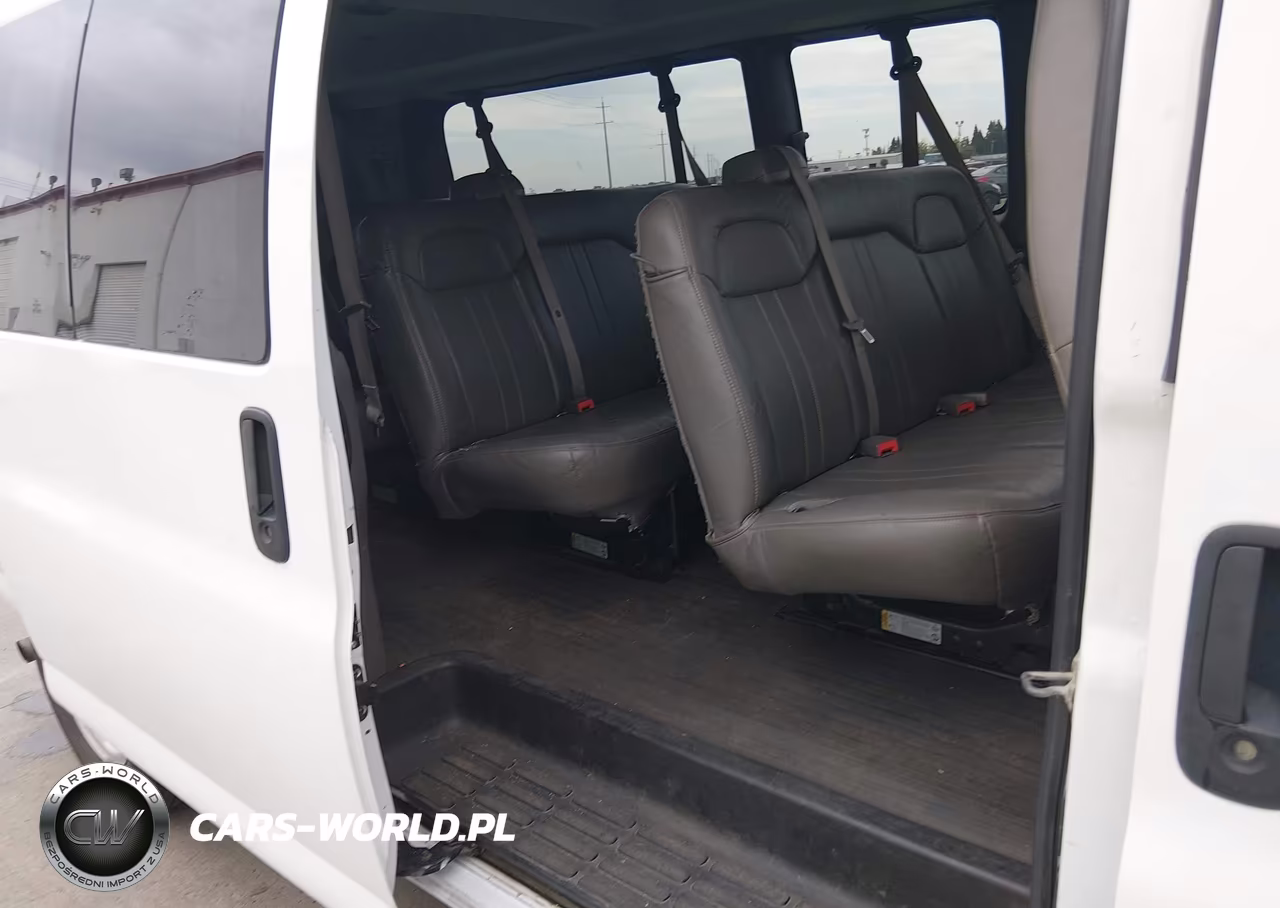 2018 Chevrolet Express 3500 Ls VIN:1GAZGNFG8J1274510 - 8
