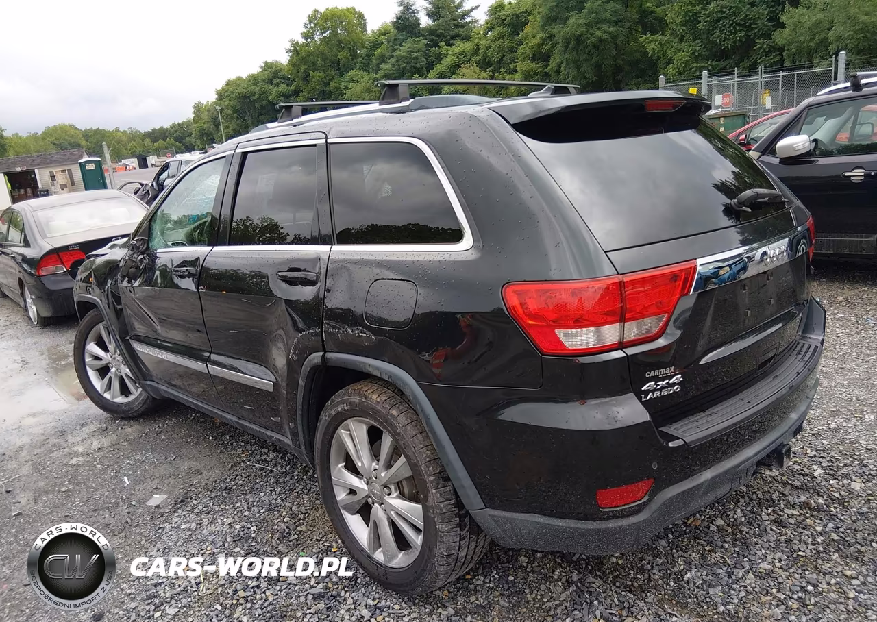 2013 Jeep Grand Cherokee Laredo VIN:1C4RJFAG3DC631008 - 3