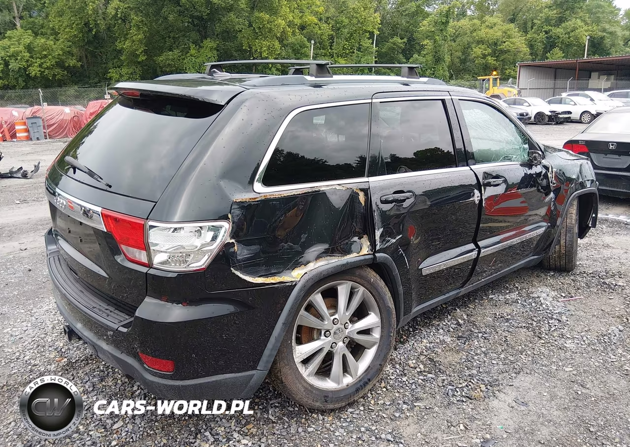 2013 Jeep Grand Cherokee Laredo VIN:1C4RJFAG3DC631008 - 4