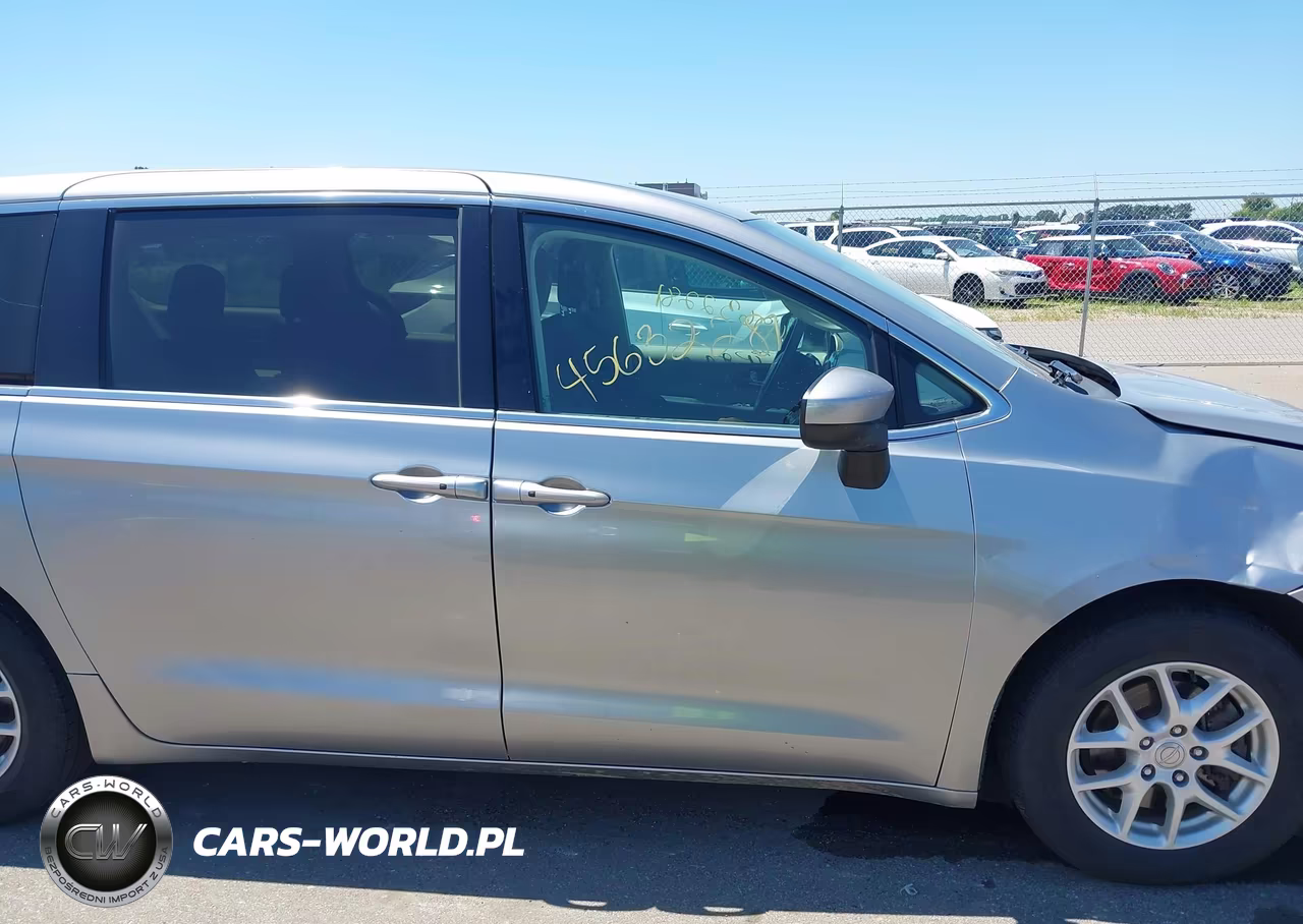 2017 Chrysler Pacifica Touring VIN:2C4RC1DG2HR501405 - 14