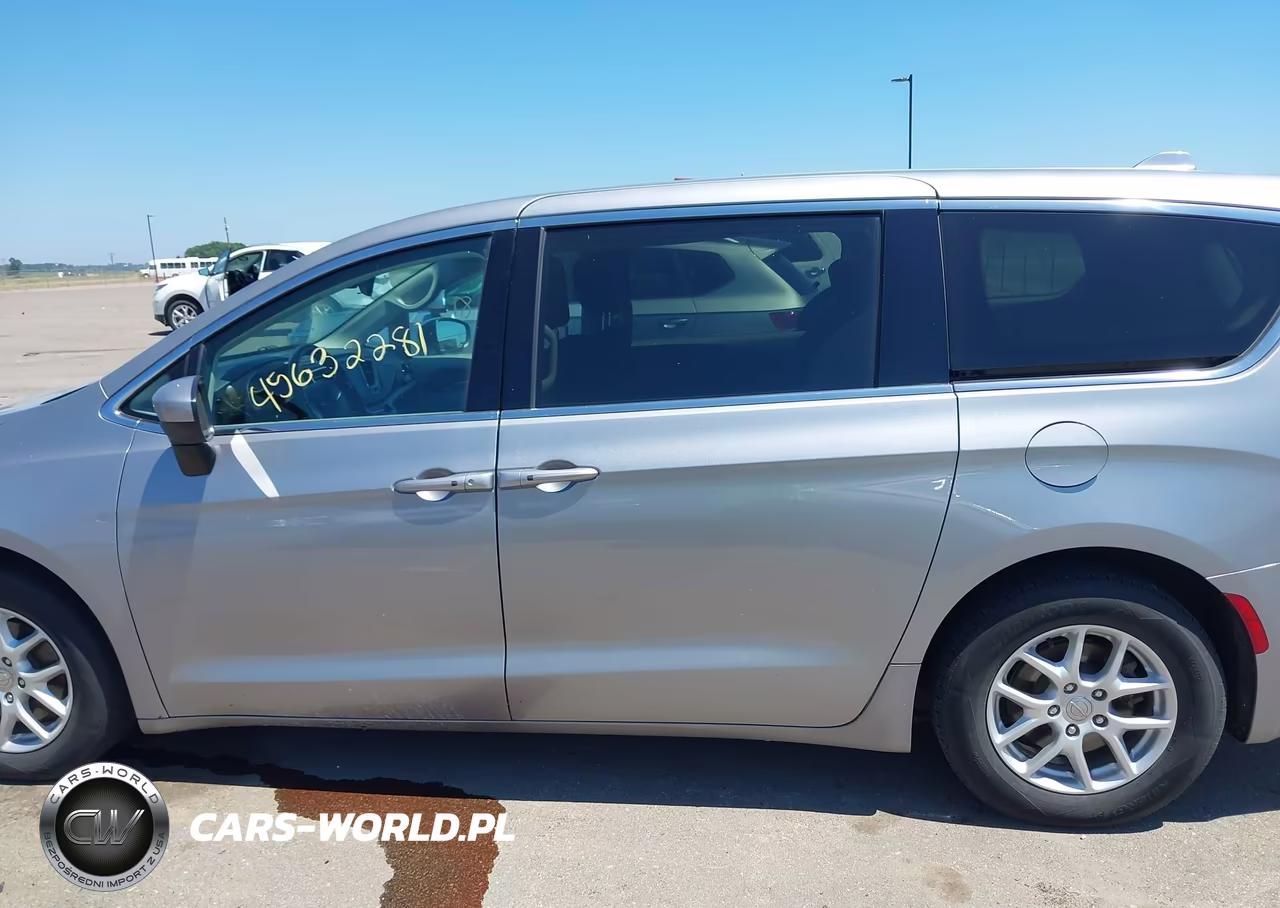 2017 Chrysler Pacifica Touring VIN:2C4RC1DG2HR501405 - 15