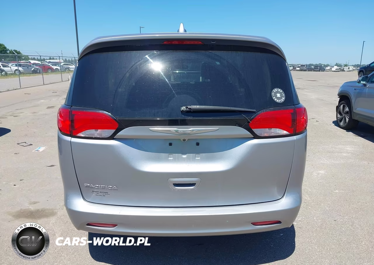 2017 Chrysler Pacifica Touring VIN:2C4RC1DG2HR501405 - 17