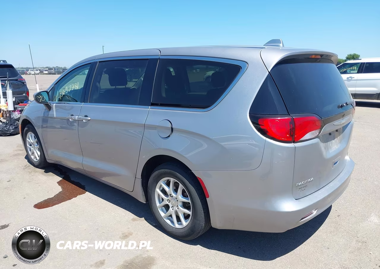 2017 Chrysler Pacifica Touring VIN:2C4RC1DG2HR501405 - 3