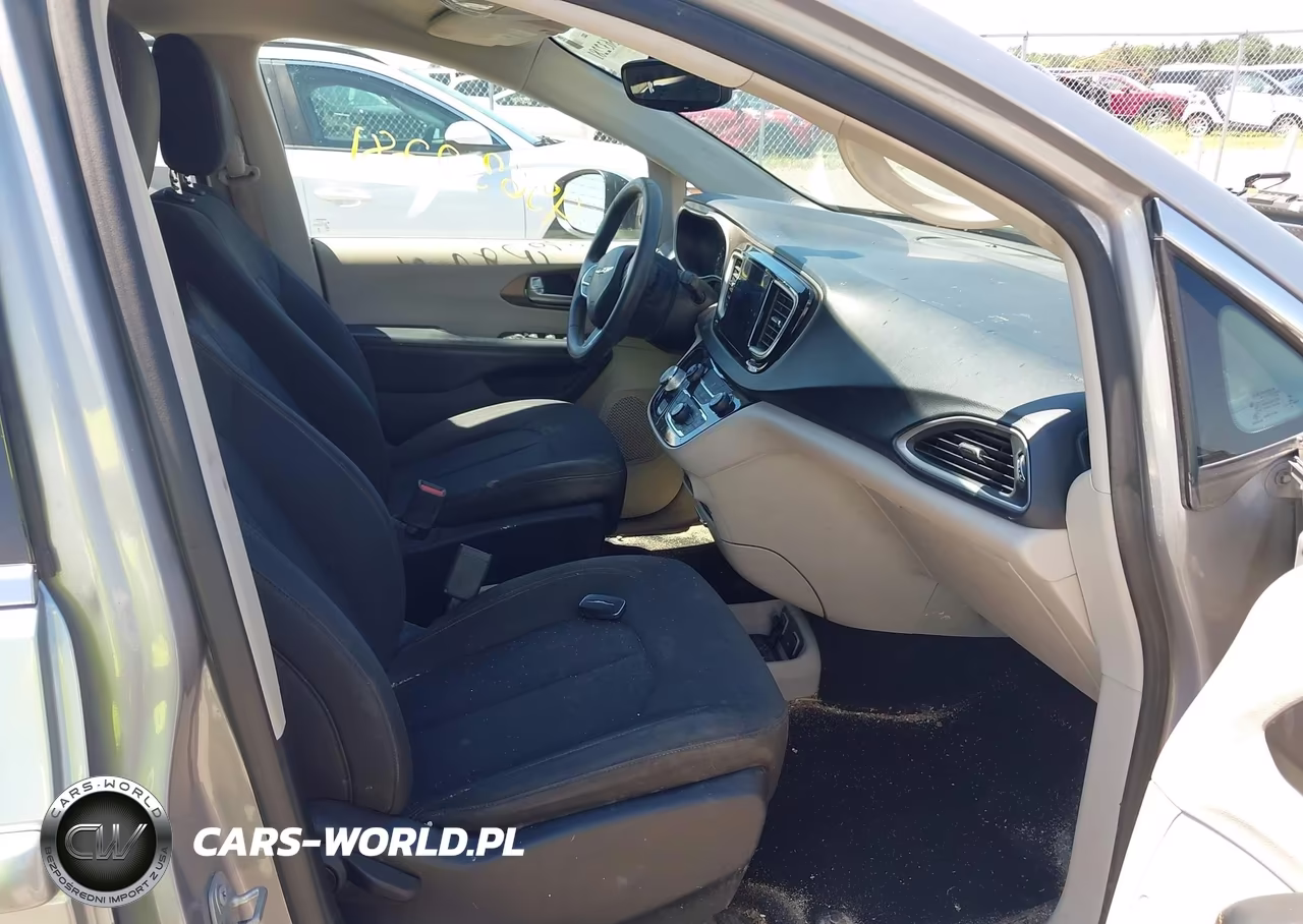 2017 Chrysler Pacifica Touring VIN:2C4RC1DG2HR501405 - 5