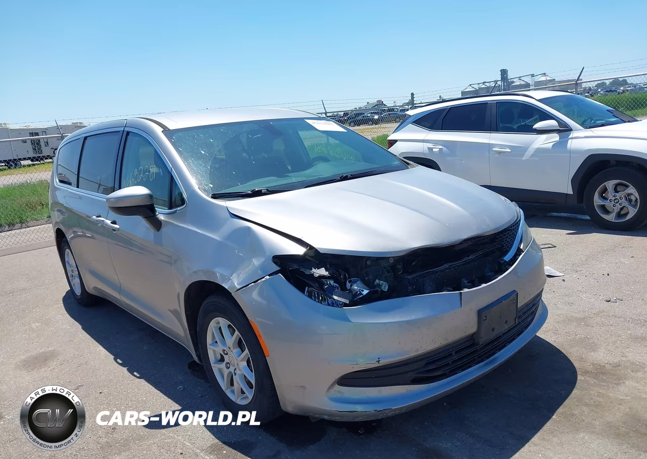 2017 Chrysler Pacifica Touring VIN:2C4RC1DG2HR501405 - 6