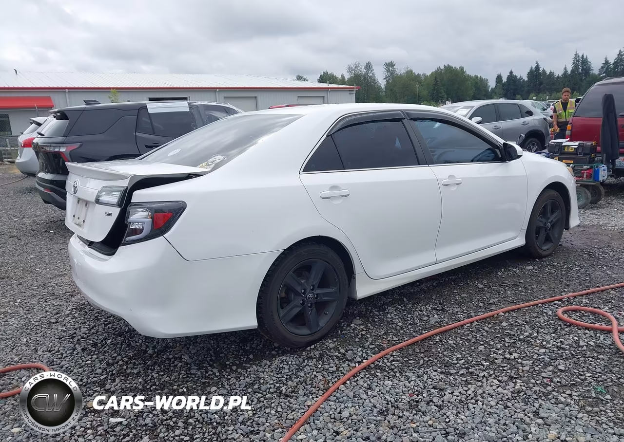 2014 Toyota Camry Se VIN:4T1BF1FK3EU401544 - 4