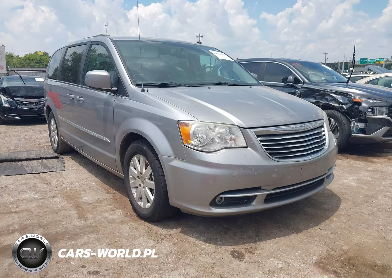 2016 Chrysler Town & Country Touring – zdjęcie 1 z 17