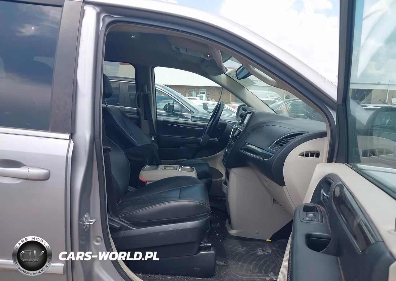 2016 Chrysler Town & Country Touring VIN:2C4RC1BG4GR296087 - 5