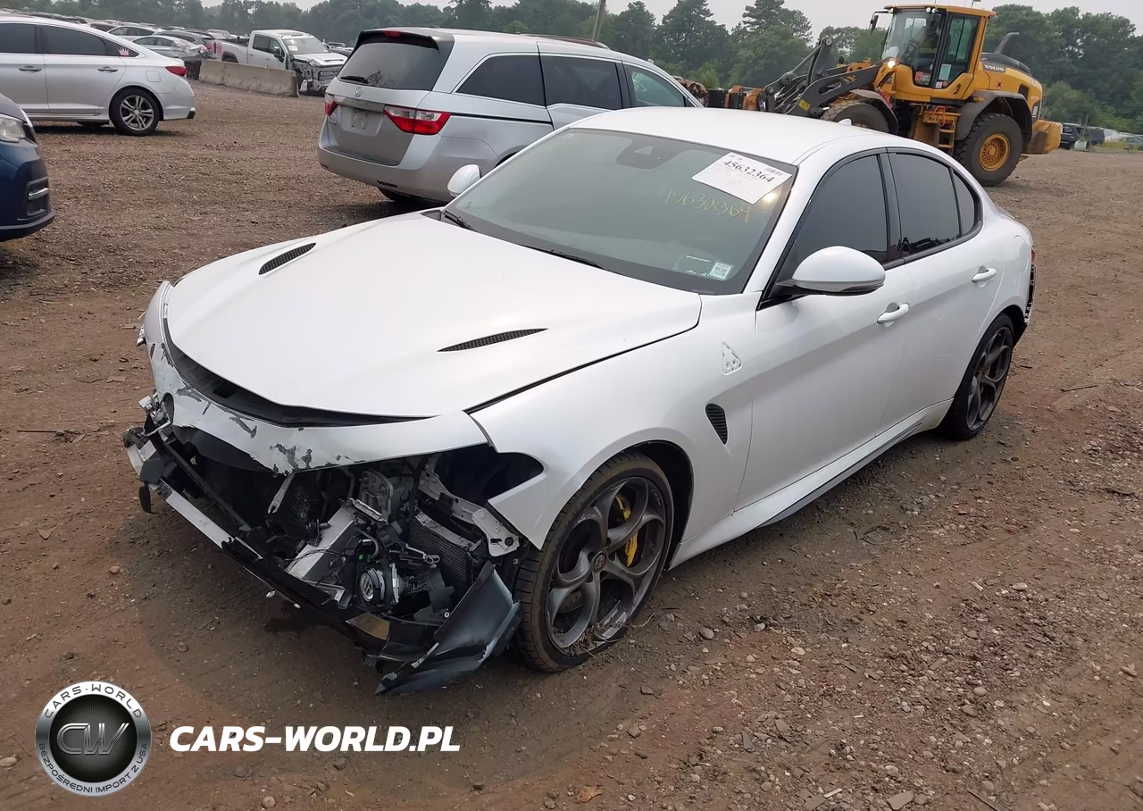2017 Alfa Romeo Giulia Quadrifoglio Quadrifoglio VIN:ZARFAEAV2H7544927 - 2