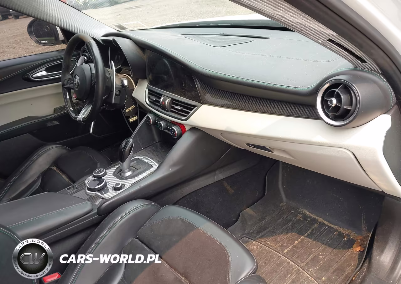 2017 Alfa Romeo Giulia Quadrifoglio Quadrifoglio VIN:ZARFAEAV2H7544927 - 5