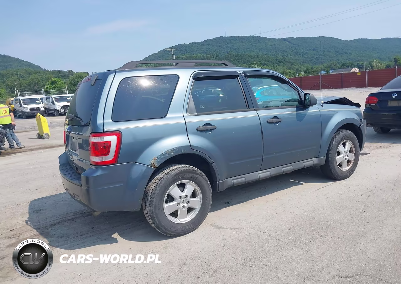 2011 Ford Escape Xlt VIN:1FMCU9D71BKB45015 - 4