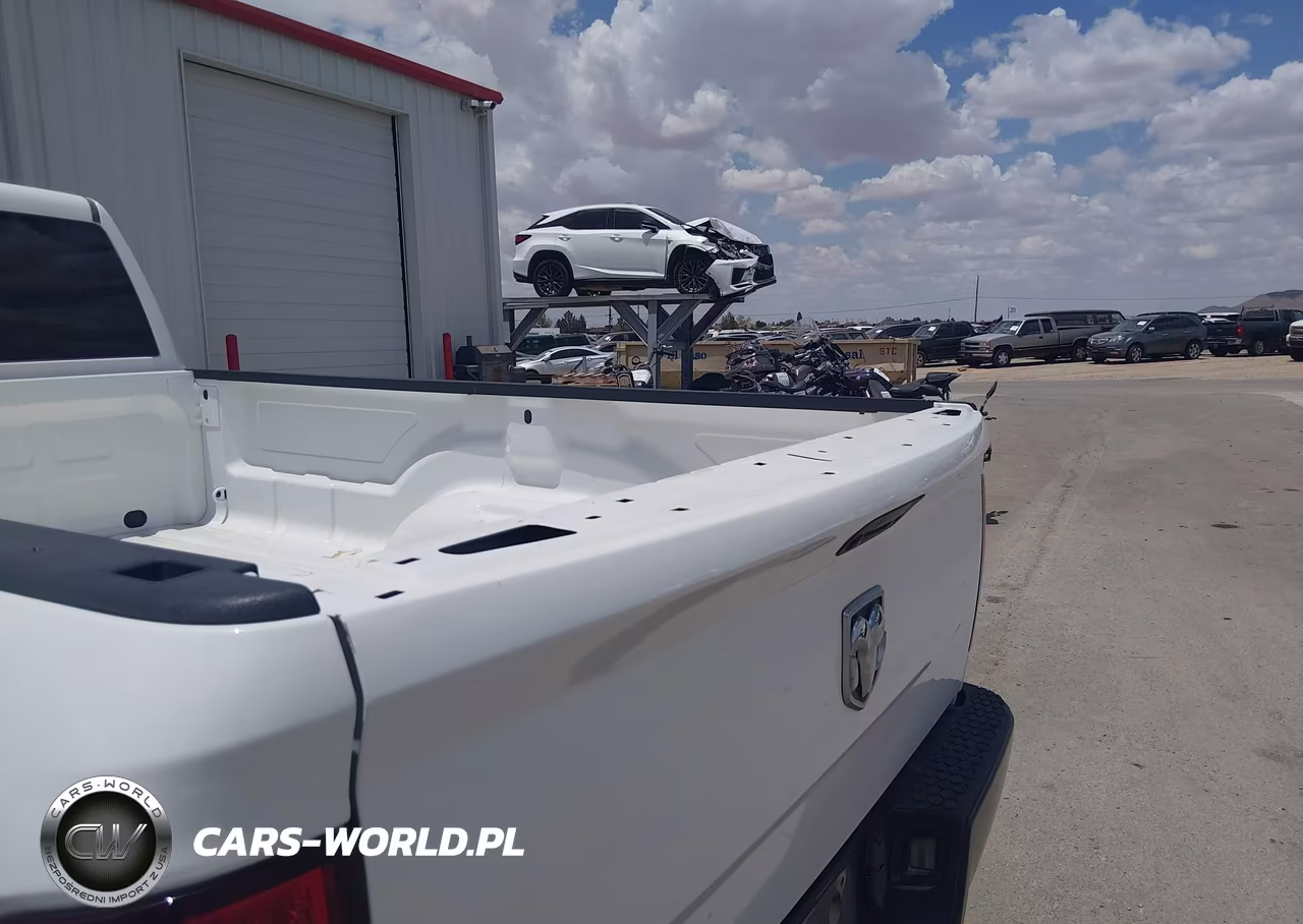 2018 Ram 2500 VIN:3C6TR4HT4JG361678 - 6