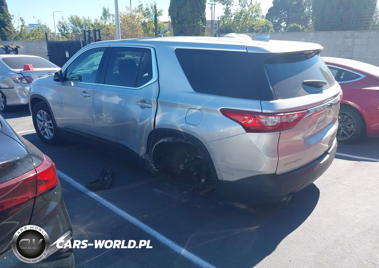 2018 Chevrolet Traverse Ls VIN:1GNERFKW7JJ123474 - 3