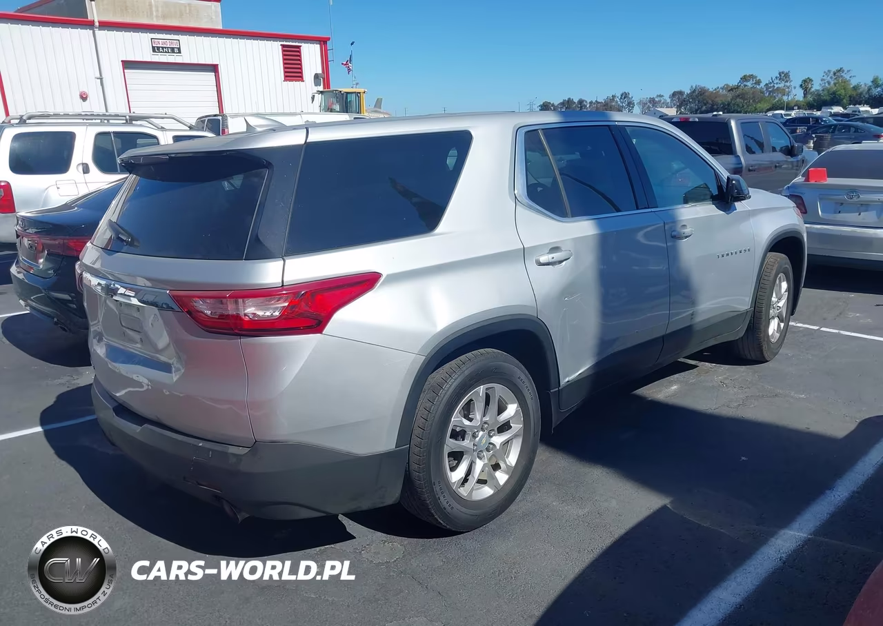 2018 Chevrolet Traverse Ls VIN:1GNERFKW7JJ123474 - 4