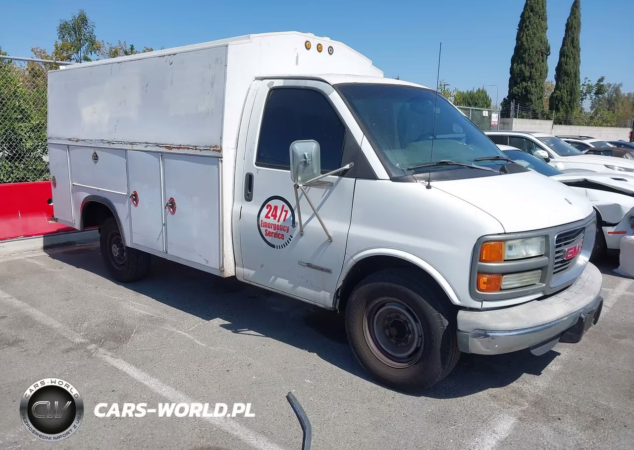 2002 GMC Savana Cutaway Standard