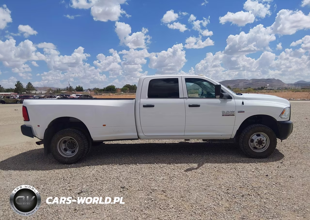 2018 Ram 3500 Tradesman 4X4 8' Box VIN:3C63RRGJ1JG412583 - 14