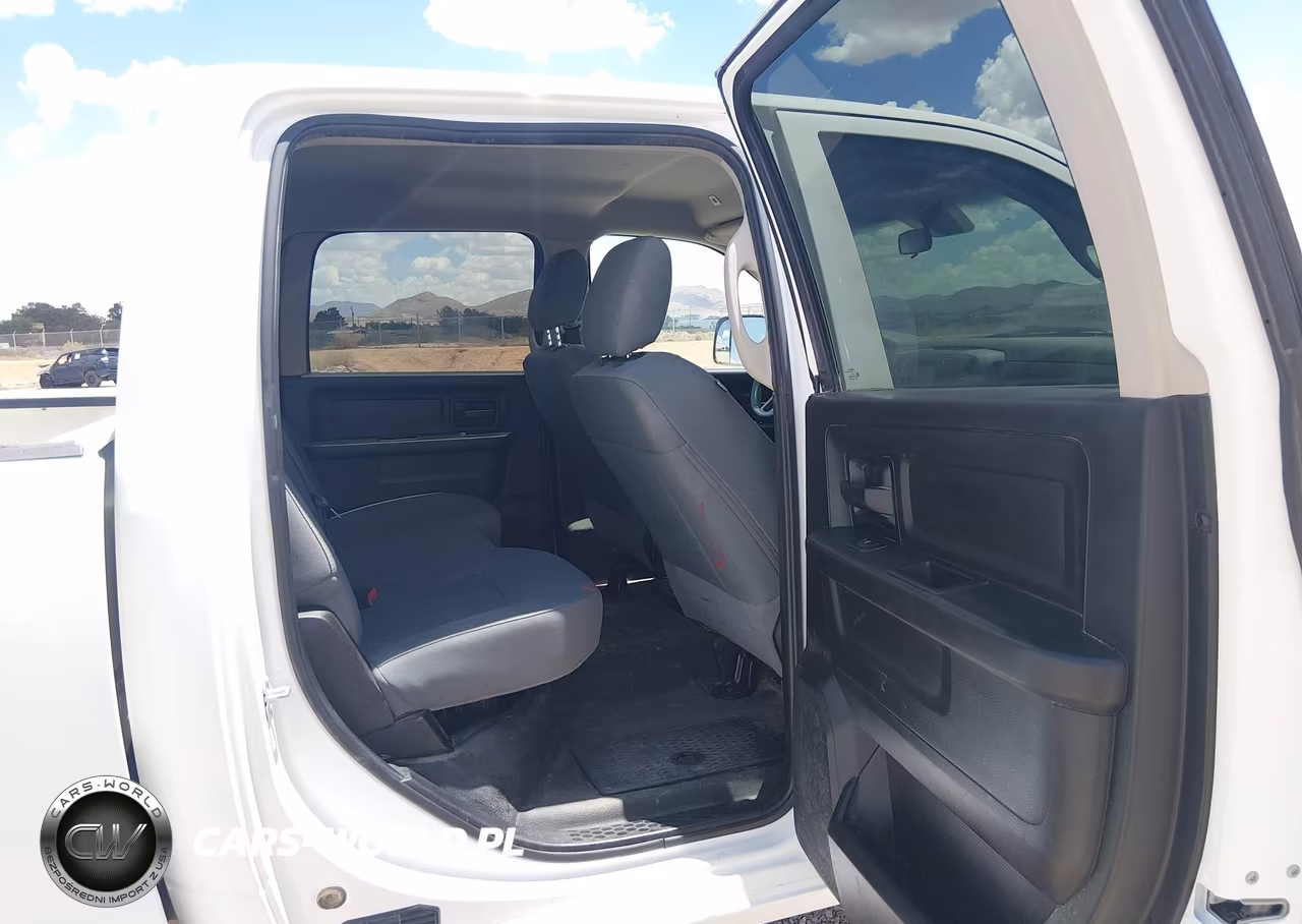 2018 Ram 3500 Tradesman 4X4 6'4 Box VIN:3C63R3CT2JG412581 - 8
