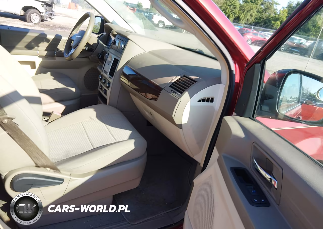 2010 Chrysler Town & Country Lx VIN:2A4RR4DE3AR241725 - 5