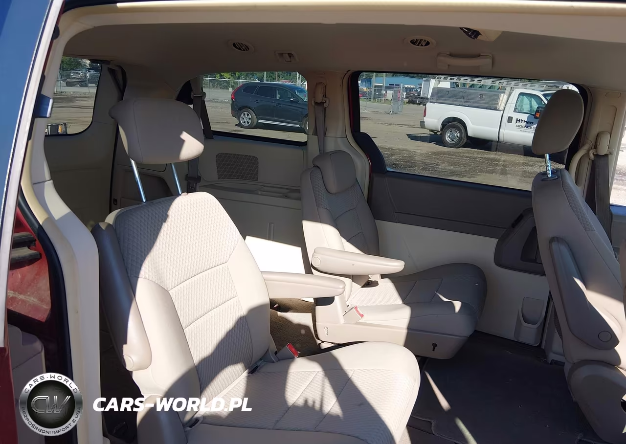 2010 Chrysler Town & Country Lx VIN:2A4RR4DE3AR241725 - 8