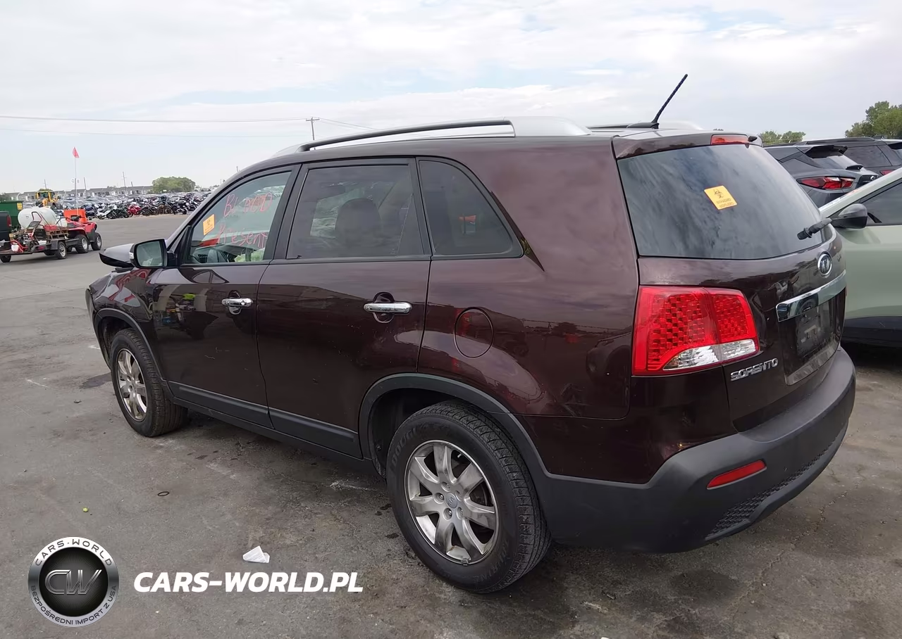 2013 Kia Sorento Lx V6 VIN:5XYKT4A24DG383853 - 3