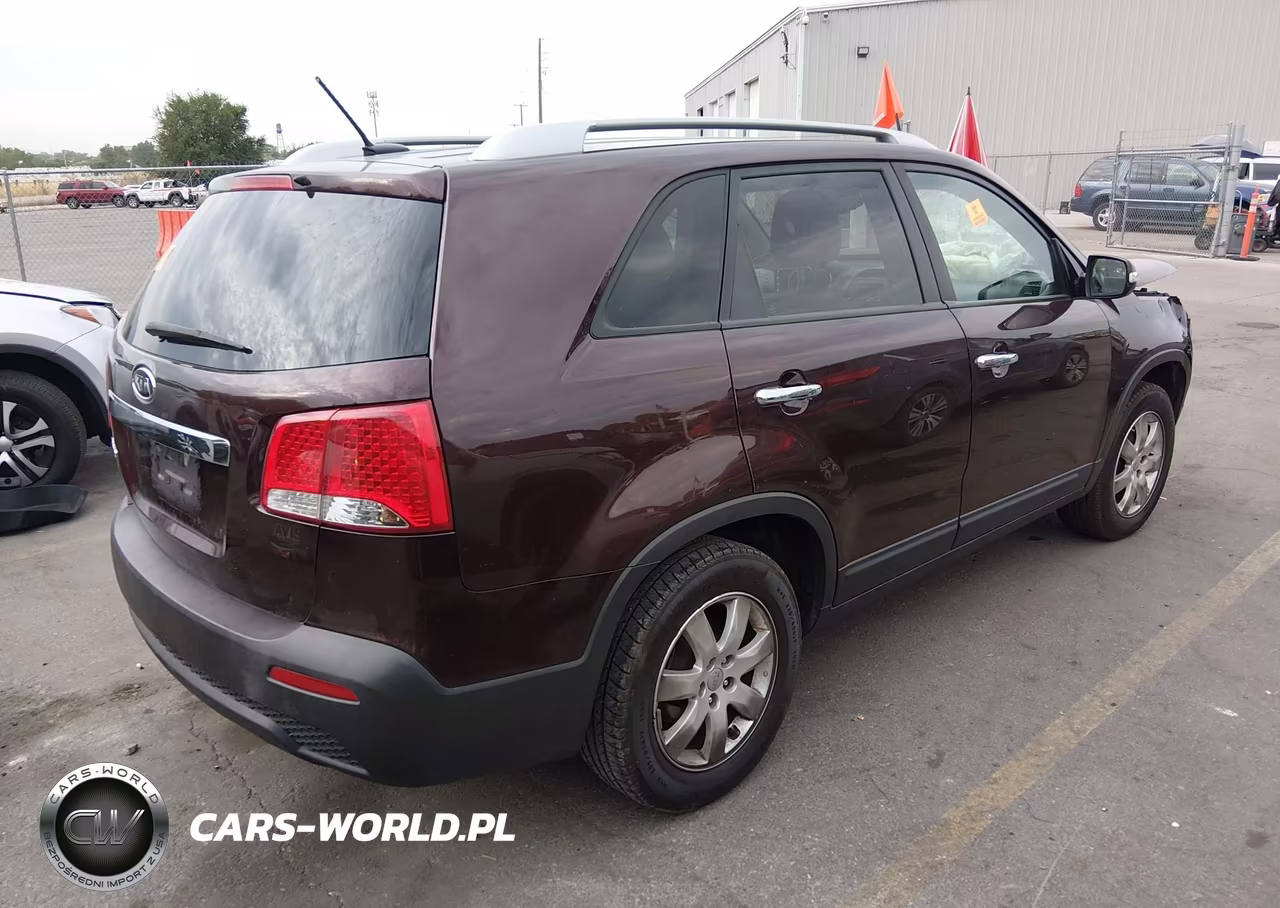 2013 Kia Sorento Lx V6 VIN:5XYKT4A24DG383853 - 4