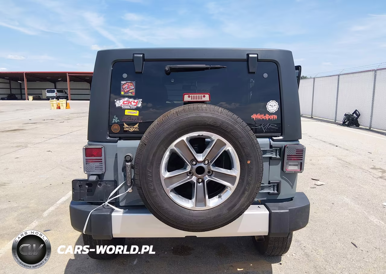 2014 Jeep Wrangler Unlimited Sahara VIN:1C4BJWEG3EL263166 - 16